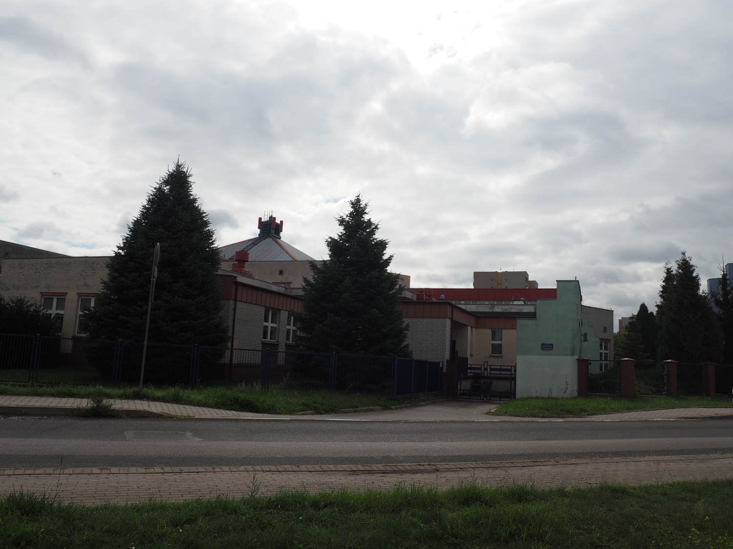 Zdjęcie architektury budynku Szkoła Podstawowa nr 341 im. Twórców Literatury Dziecięcej